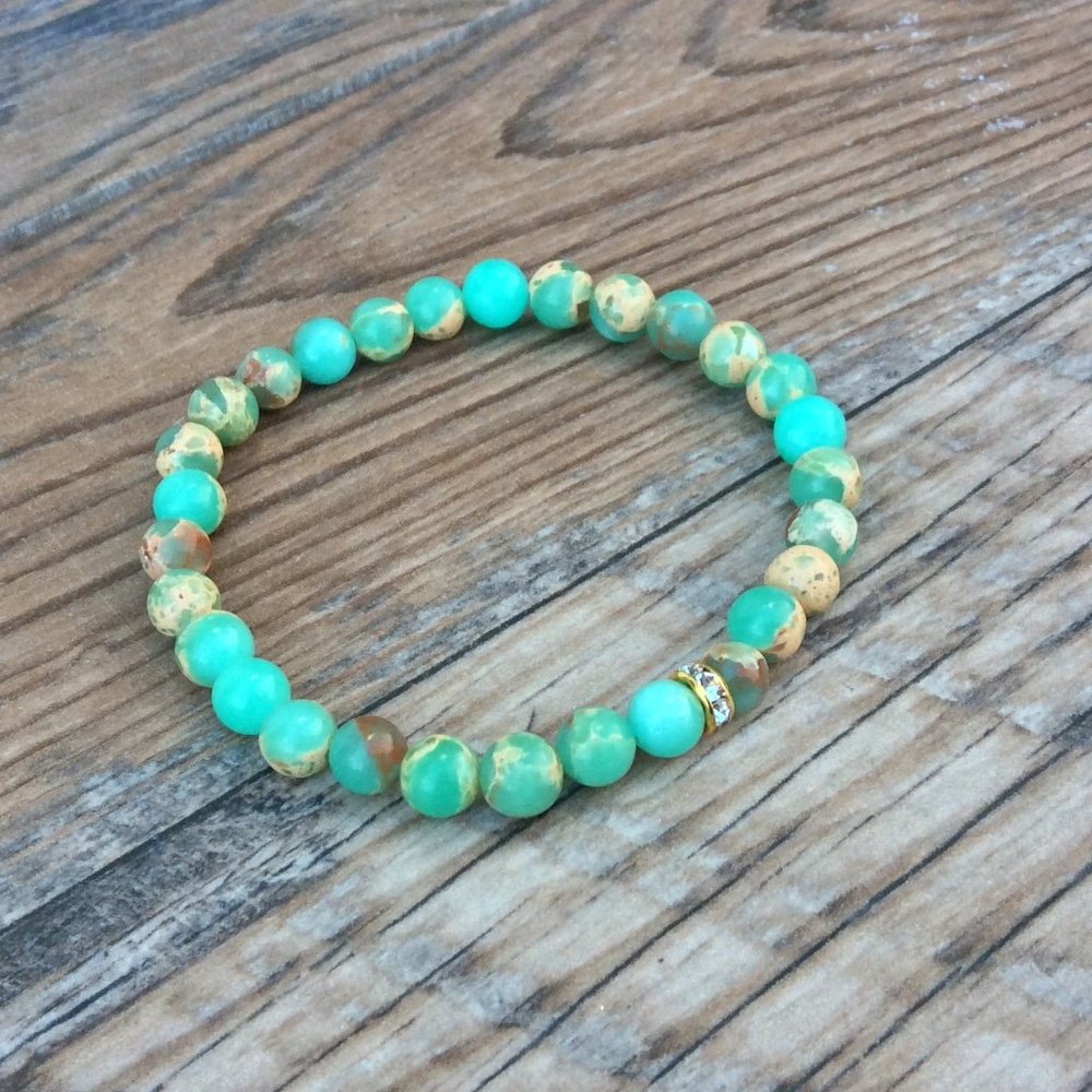 Green Shoushan stone bracelet, dainty bracelet, crystal healing, green bracelet - Picture 2 of 9
